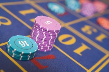 Bet settings and payline selection on a Red Tiger slot