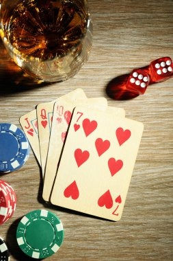 Texas Hold'em Bonus table showing community cards and dealer studio setup